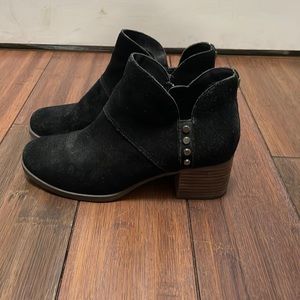 Kookaburra by UGG black suede booties 6.5